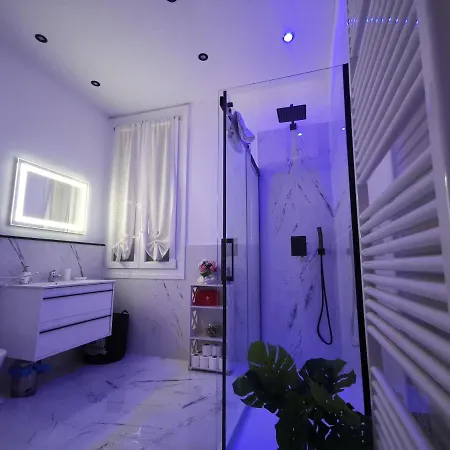 Homeholidaysanremo - Palace Apartmán *